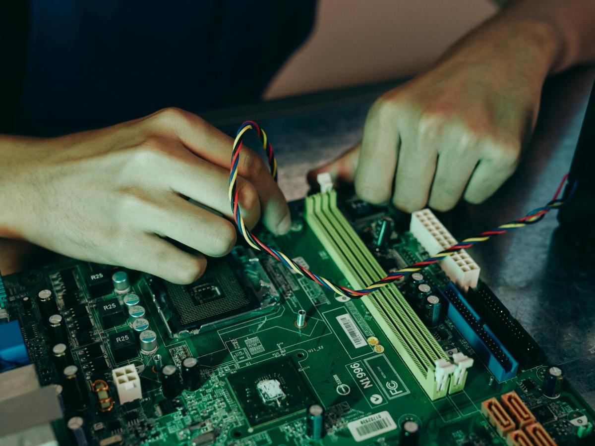 The Bridge Builders: A Guide to Landing the Product Development Engineer Role in&nbsp;Semiconductors